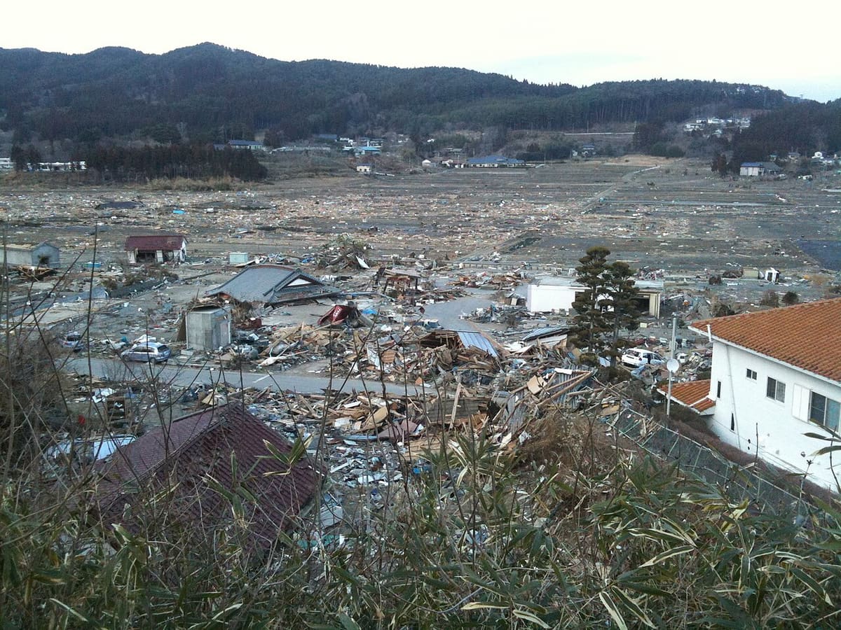 2011年東日本大震災後の陸前高田市（出典：Wikimedia Commons）