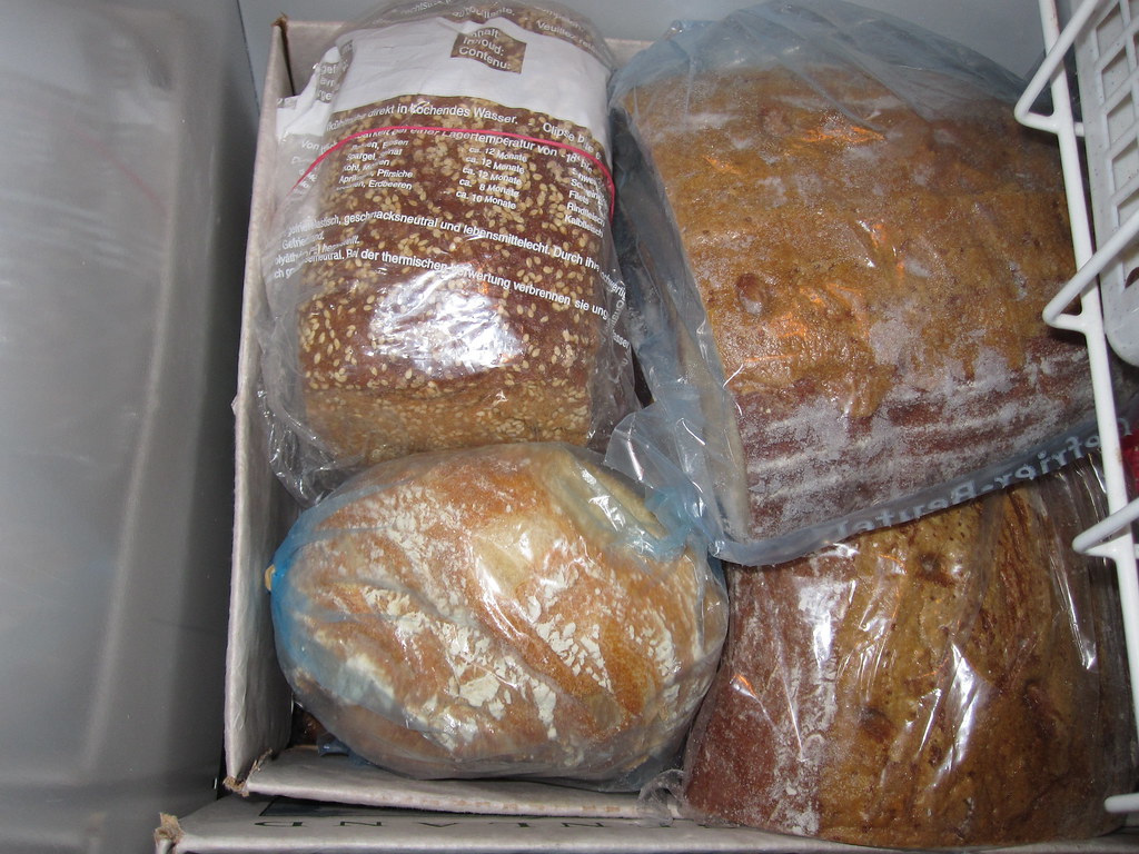 食品が整理された冷凍庫の中身